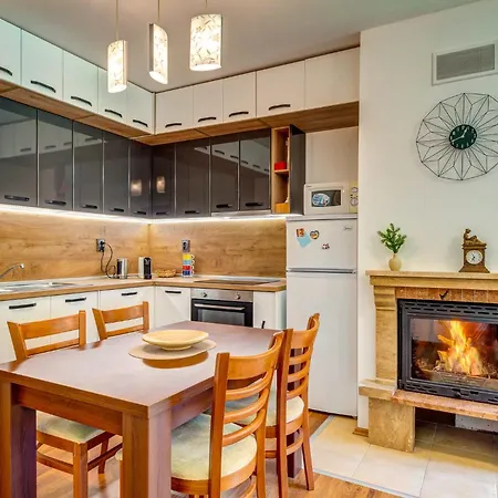 2bd Forest Retreat With Fireplace And Private Terrace By Flаt Mаnаger